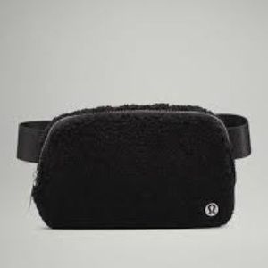 ❤️❤️ Lululemon Everywhere Belt Bag black fleece - brand new NWT ❤️❤️